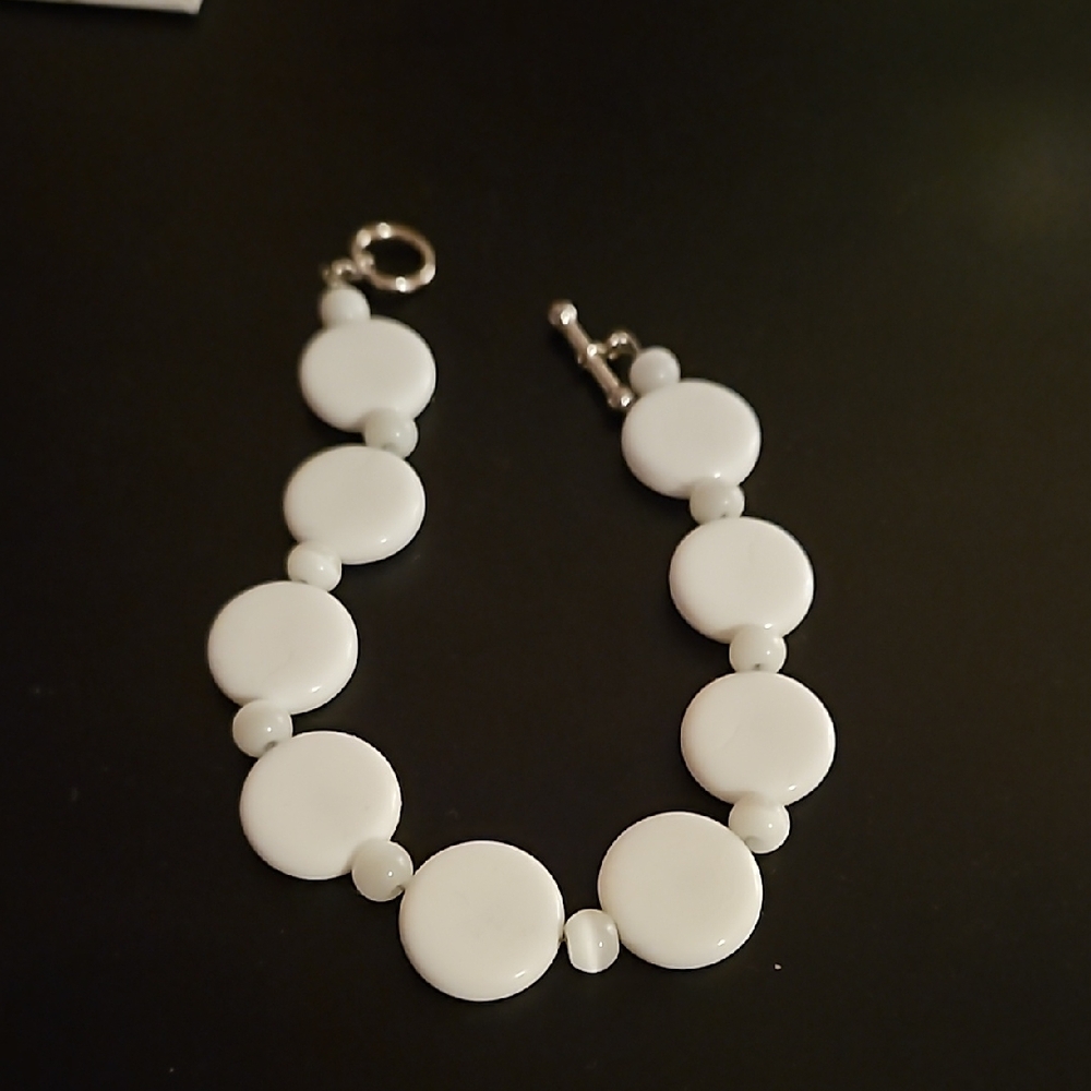 Elegant White Beaded Bracelet